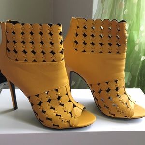 Yellow Heel